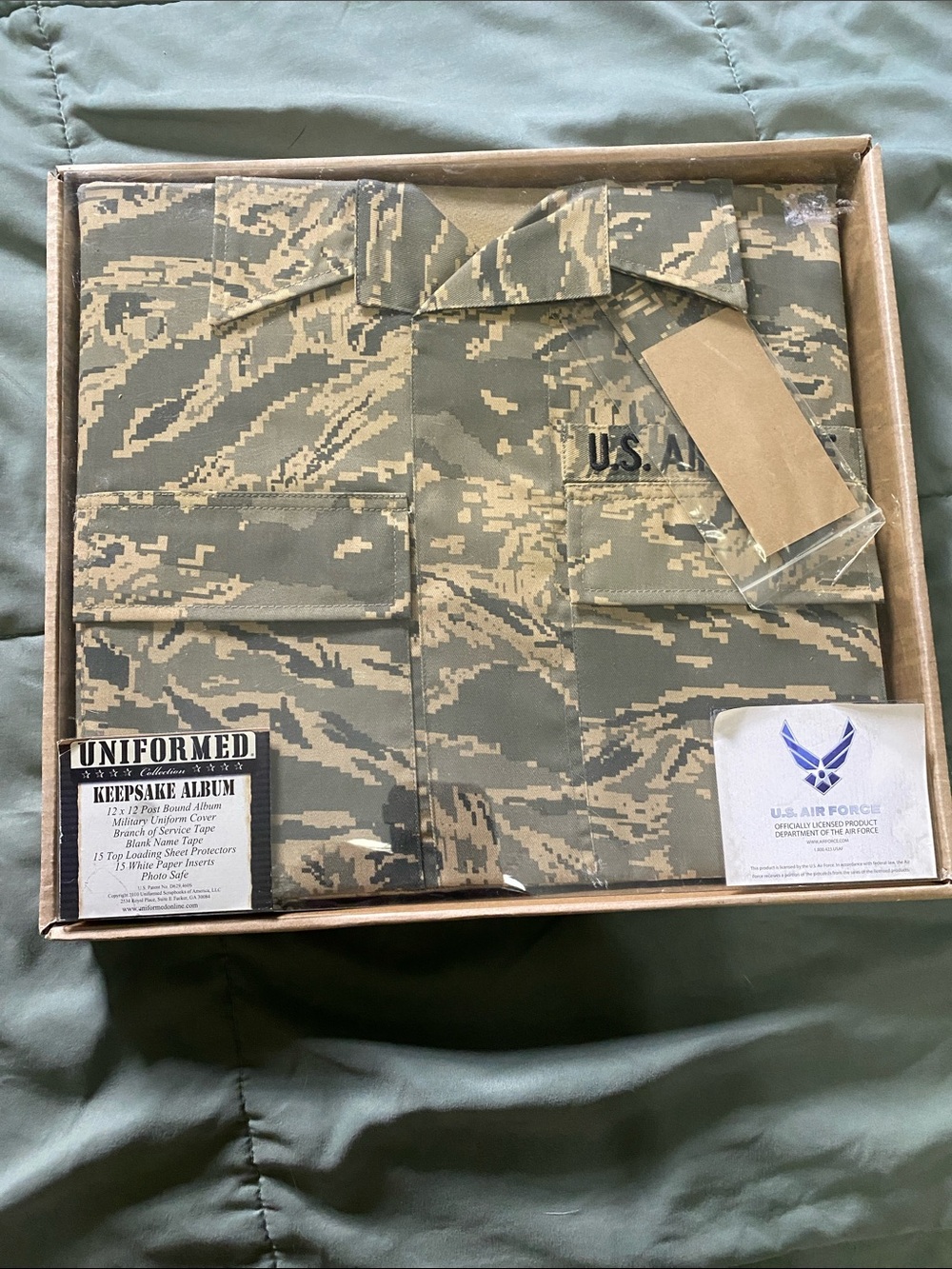 Official licensed U.S. Air Force keepsake album.